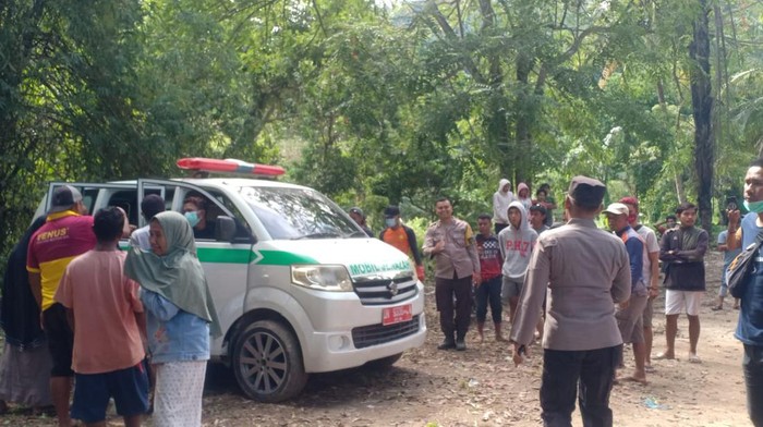 Proses evakuasi temuan mayat wanita di Sigi usai 13 hari tenggelam di Sungai Kura-kura.