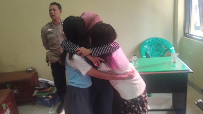 Mediasi oleh Polsek Seberang Ulu 1 Palembang didampingi Ketua RT setempat.