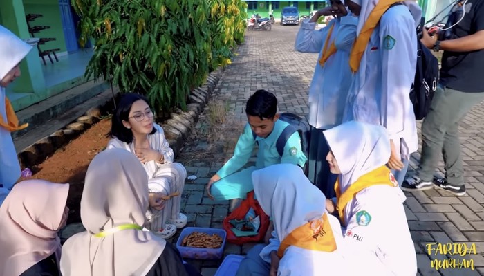 Kisah Derlin, remaja berusia 16 tahun yang menjual gorengan