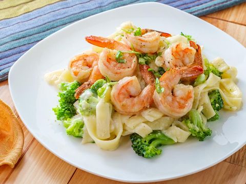 Resep Fettucine Alfredo Udang dan Brokoli