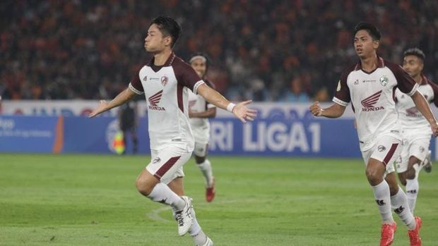 Selebrasi gelandang PSM Makassar Kenzo Nambu usai mencetak gol ke gawang Persija Jakarta dalam laga perdana Liga 1 2023/2024.