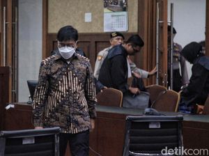 Johnny Plate Melawan Dakwaan, Minta Segera Dibebaskan