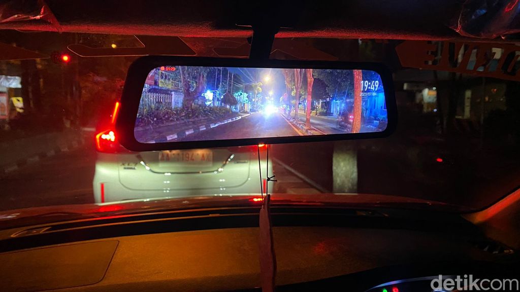 Smart e-Mirror Suzuki XL7 Hybrid.