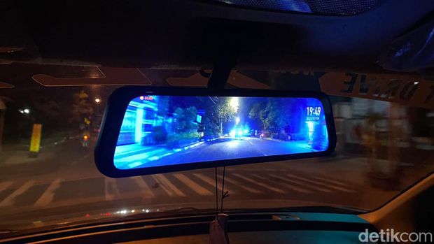 Smart e-Mirror Suzuki XL7 Hybrid.