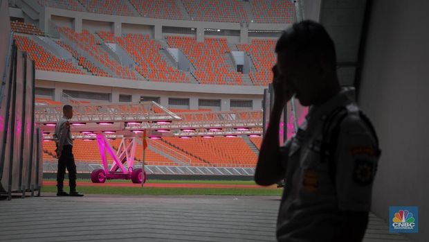 Suasana akses pintu masuk gerbang Selatan Jakarta International Stadium di Ancol, Jakarta Utara, Selasa (4/7/2023). (CNBC Indonesia/Faisal Rahman)