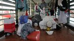 Sujud Syukur Jemaah Haji saat Tiba di Tanah Air