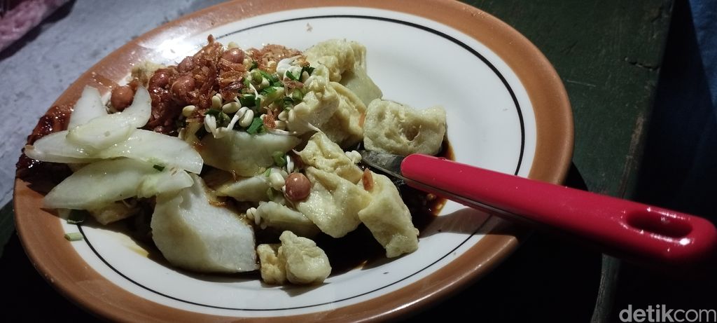 Tahu Lontong Mbah Marno yang legendaris di Blitar