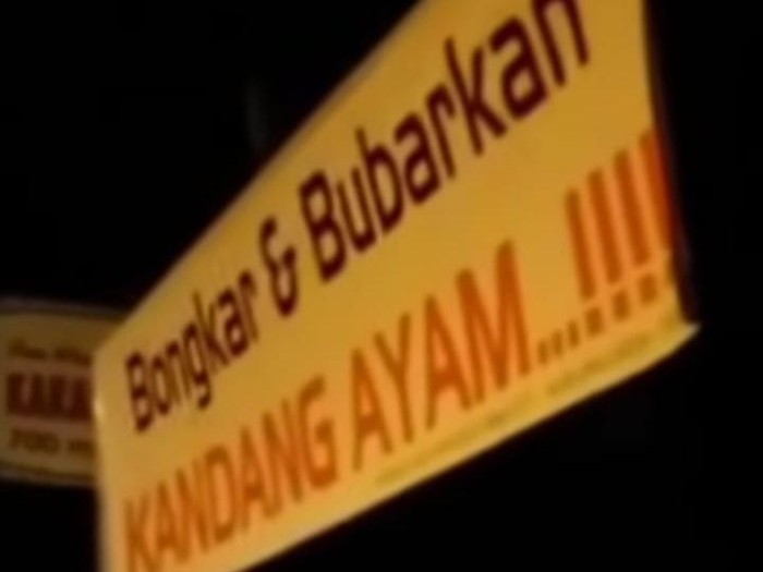 Tangkapan layar video warga dari 4 padukuhan di Kalurahan Pandowoharjo, Sleman, menolak keberadaan kandang ternak ayam di wilayahnya. Diunggah Selasa (4/7/2023).