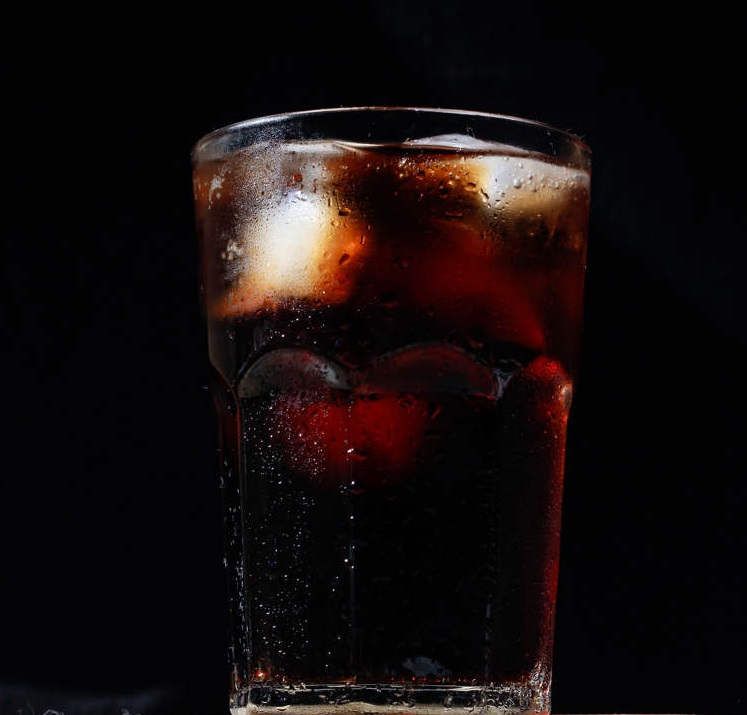 Tersedak Tulang Ayam, Wanita Ini Mengatasi dengan Minum Soda