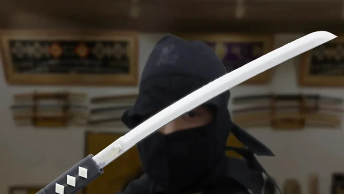 Unik! Es Krim Terpanjang di Jepang Ini Berbentuk Pedang Ninja