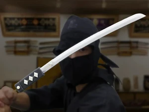 Unik! Es Krim Terpanjang di Jepang Ini Berbentuk Pedang Ninja