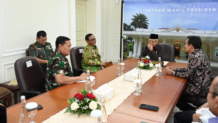 Wapres Maruf rapat bareng Mahfud Md dan Panglima TNI