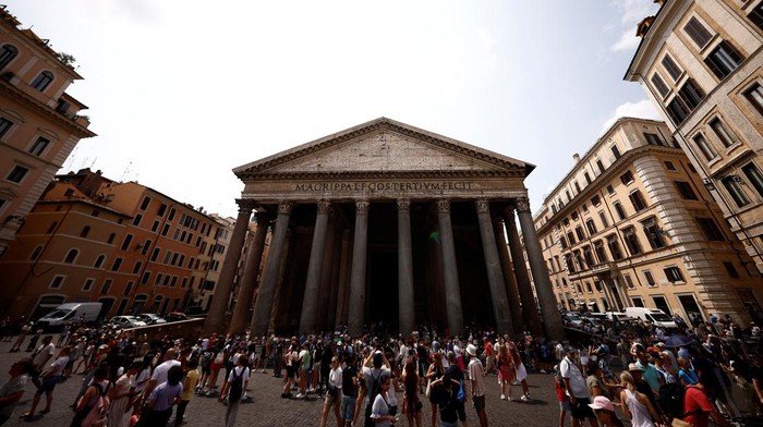 People queue to enter Pantheon, one of the ancient worlds best preserved monuments which from July will start charging visitors an entry fee in Rome, Italy, June 30, 2023. REUTERS/Guglielmo Mangiapane