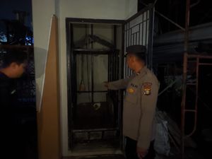 Lift Barang di Sekolah Lampung Anjlok, 7 Pekerja Bangunan Tewas!