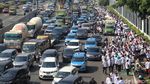 Ada Demo Perangkat Desa, Lalin di Depan DPR Padat Merayap