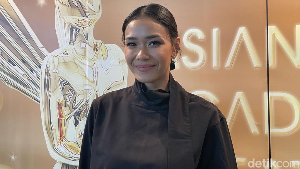Critical Eleven Bikin Adinia Wirasti Kebanjiran Job