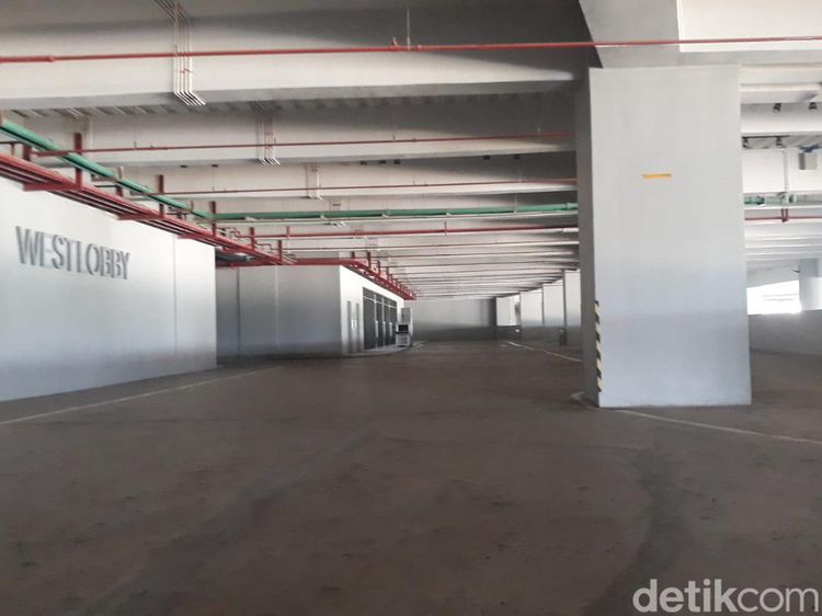 Potret Kecilnya Akses Masuk JIS yang Tak Muat Bus