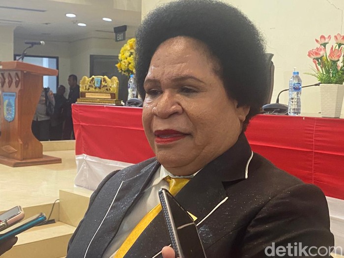 Anggota DPRD Kota Sorong Petronela Kambuaya.