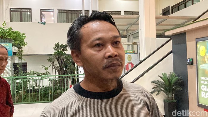 Ayah ART Siti Khotimah yang dianiaya majikannya, Suparno (Mulia/detikcom)