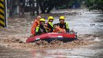 Banjir Akibat Hujan Deras Tewaskan Belasan Orang di Chongqing China