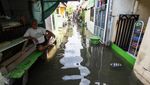 Penampakan Banjir Rob Landa Permukiman di Surabaya