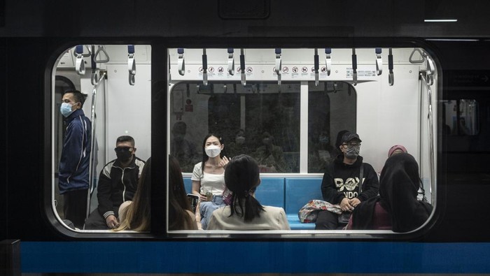 PT MRT Jakarta menerapkan aturan baru terkait aturan pembayaran tiket MRT Jakarta. Aturan baru ini berlaku mulai 1 Juli 2023. Lalu, bayar MRT kini pakai apa?