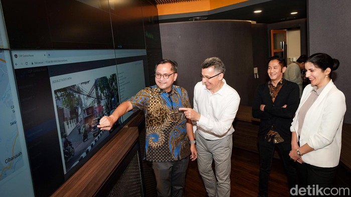 Direktur Utama PT Roatex Indonesia Toll System (RITS), Attila Keszeg menjelaskan uji coba bayar tol tanpa setop atau MLFF akan dilakukan tahun ini. Begini kesiapannya.