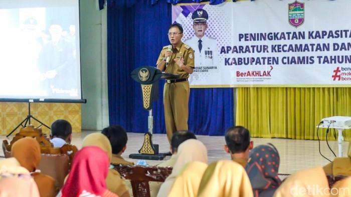Bupati Ciamis Herdiat Sunarya.