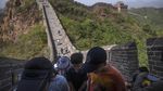 Cuaca Panas Tak Menghalangi Wisatawan Berkunjung ke Tembok China