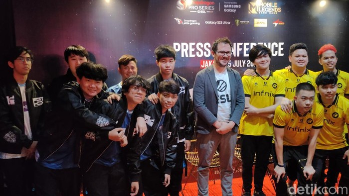 Pembagian grup ESL Snapdragon Mobile Legends: Bang Bang Pro Series Season 3 telah selesai. Total ada 12 tim yang akan bersaing, untuk bisa lolos ke final pada tanggal 21-23 Juli 2023 mendatang.