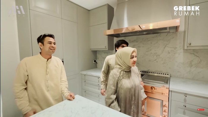 Dapur di rumah Nagita Slavina Dapur di rumah Nagita Slavina