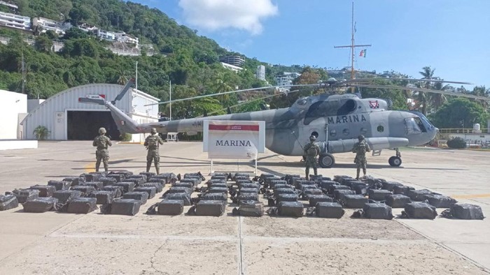 Members of the Mexican Navy stand next to packages following a coastal operation on three smaller vessels this week, in which 84 packages with an estimated weight of more than 2.4 tonnes (2,400 kilograms) of suspected cocaine were seized, according to the Navy's statement, near Acapulco, Mexico in this handout photo released and distributed on July 4, 2023 by Mexico's Presidency/Handout via REUTERS ATTENTION EDITORS - THIS IMAGE WAS PROVIDED BY A THIRD PARTY. NO RESALES. NO ARCHIVES. MANDATORY CREDIT.