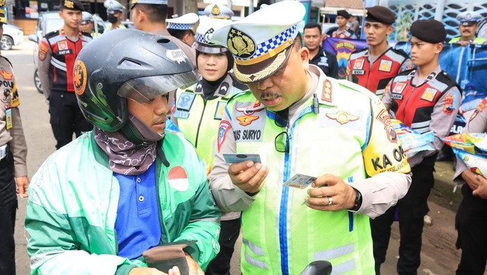 Direktur Lalu Lintas Polda Jawa Tengah Kombes Agus Suryo Nugroho saat sosialisasi kepatuhan berlalu lintas.