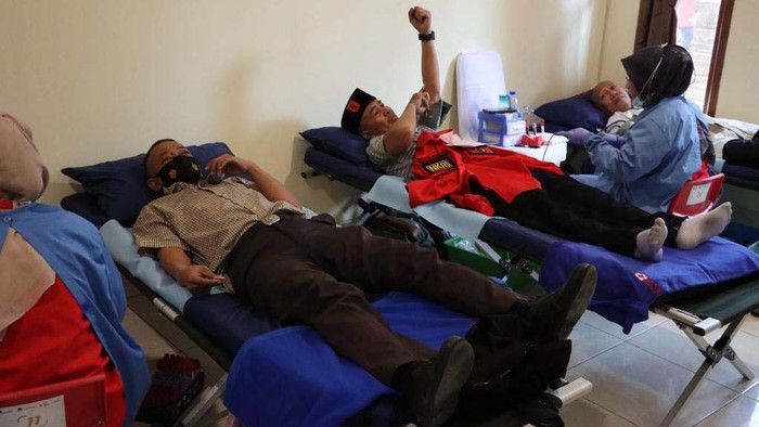 Sambut HUT Bhayangkara ke 77, Intelkam PMJ Gelar Donor Darah Bersama OKP Cipayung Plus & Ormas di Rumah Kebangsaan.