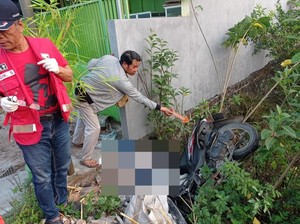 Emak-emak di Mojokerto Tewas Usai Motornya Oleng Nyemplung Parit