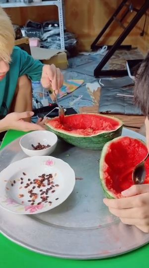 Gabut ngerangkai biji-bijian