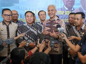 Kelakar Ganjar Tawarkan Semir Sepatu ke Eks Kapolri di HUT Purnawirawan Polri