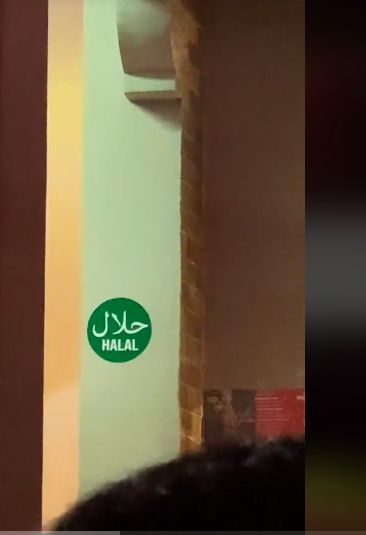 Gerai iga babi bakar halal