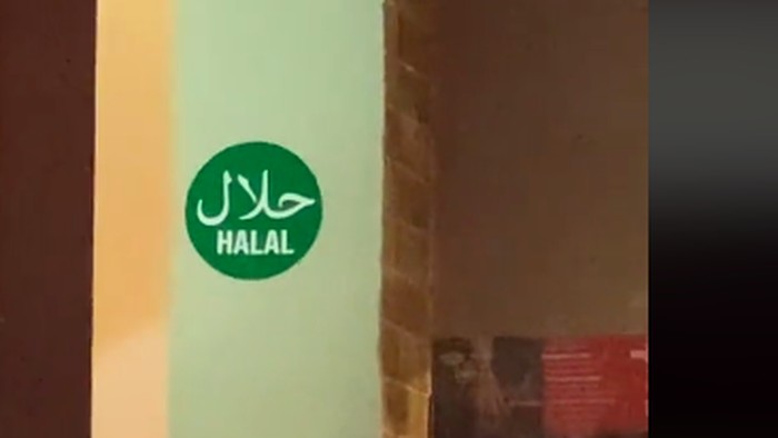Gerai iga babi bakar halal