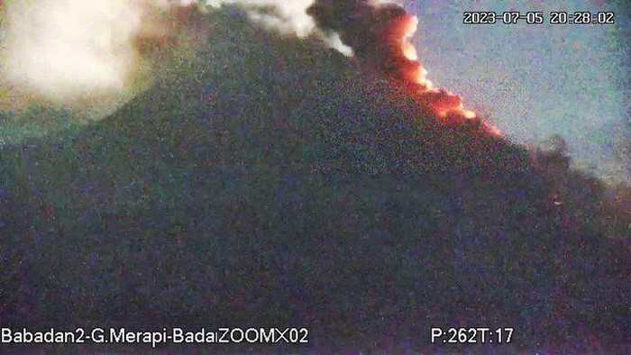 Gunung Merapi erupsi Rabu (5/7/2023) pukul 20.26 WIB