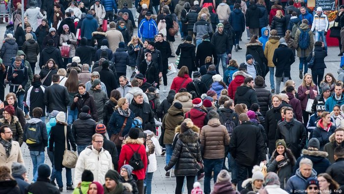 Hari Populasi Sedunia atau World Population Day diperingati setiap tahun pada 11 Juli. Tujuannya untuk menyoroti masalah kependudukan yang ada di dunia.