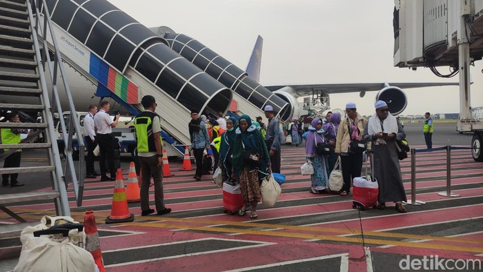 Jemaah haji Jatim tiba di Bandara Juanda