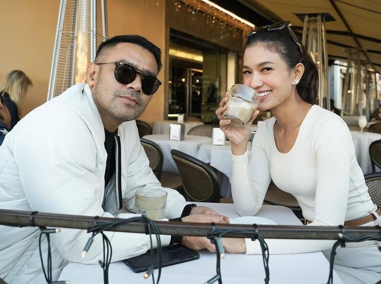 Momen Judika Makan Bareng Istri hingga Rekan Artis