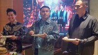 Menghadiri acara penting, Judika turut diundang. Bahkan ia terlibat dalam pemotongan tumpeng yang menjadi peresmian acara. Foto: Instagram @jud1ka
