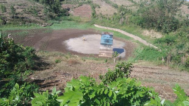 Warga Desa Tenggarejo, Tulunagung mengalami kondisi kekeringan hingga kekurangan air bersih. Yuk, kita bantu para warga dengan donasi lewat berbuatbaik.id.