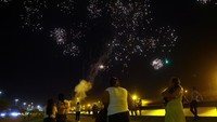 Kembang api merayakan Hari kemerdekaan Amerika Serikat atau disebut juga dengan Fourth of July di New York City.