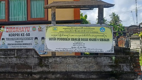 Kepala Sekolah SDN 8 Subagan Gusti Nyoman Dewi saat ditemui di sekolahnya di Kelurahan Subagan, Kecamatan/Kabupaten Karangasem, Rabu (5/7/2023). (I Wayan Selamat Juniasa)