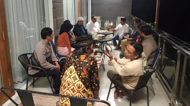 Kerabat Fauziah WNA Singapura di Rajendra Farm, Samigaluh, Kulon Progo, Selasa (4/7/2023).