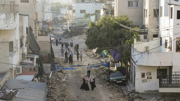 Kondisi Kamp Pengungsi di Jenin yang Rusak Usai Operasi Militer Israel Pasukan Israel telah melakukan operasi militer terbesar di Jenin, Palestina. Akibatnya, kamp pengungsian di kawasan menjadi rusak.