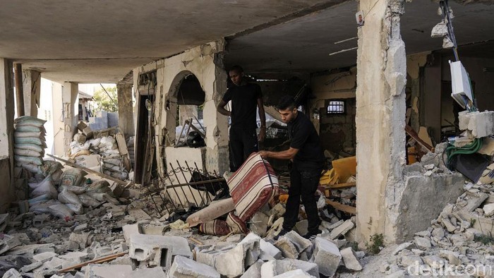 Militer Israel telah melancarkan serangan skala besar menargetkan persembunyian militan bersenjata di Jenin, Tepi Barat awal pekan ini. Begini kondisi Jenin usai diserang.